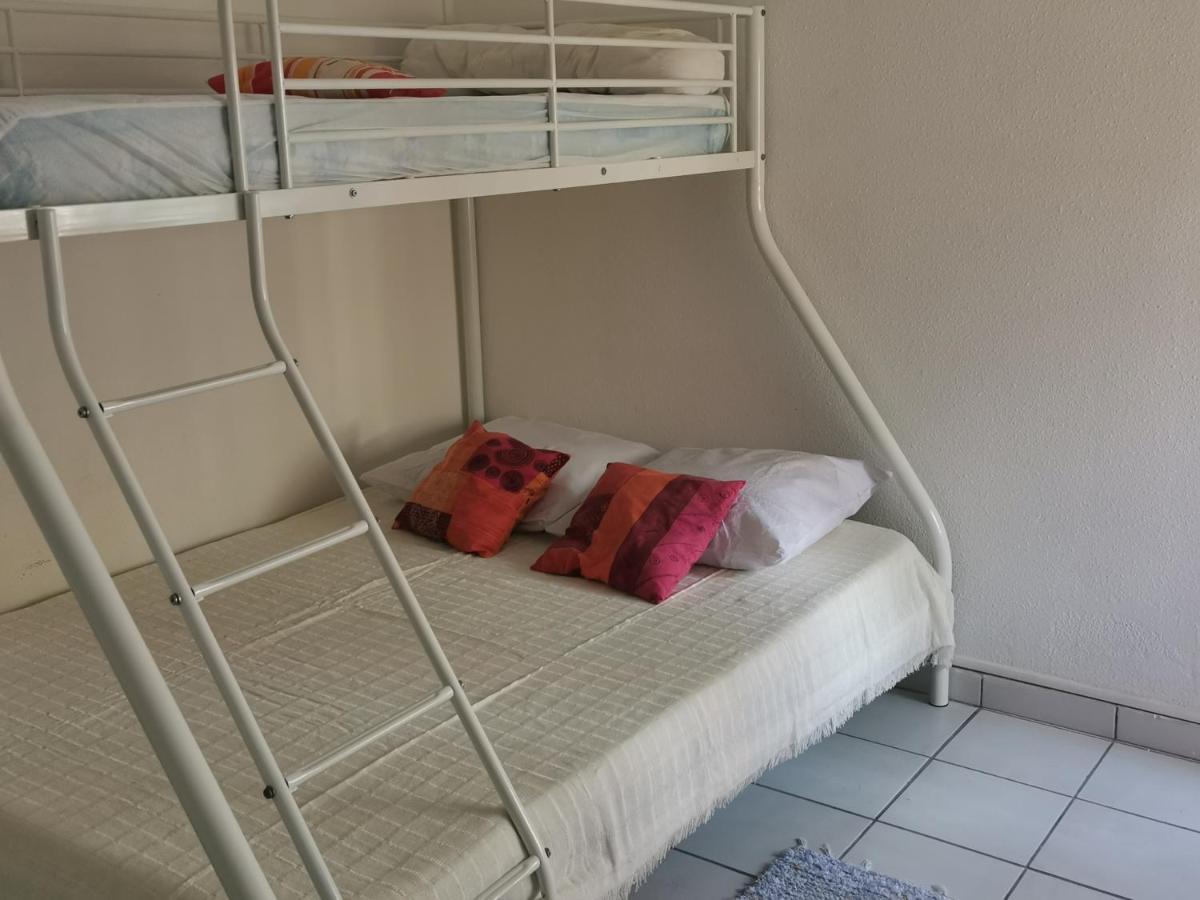 Appartement lumineux 2 chambres à 1mn de la plage Le Gosier  Esterno foto