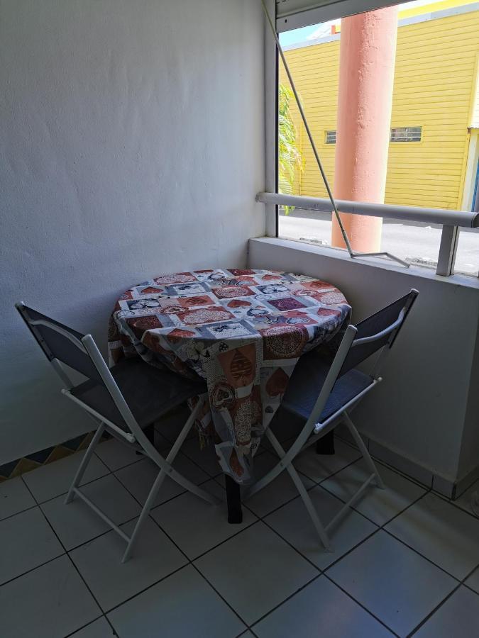 Appartement lumineux 2 chambres à 1mn de la plage Le Gosier  Esterno foto