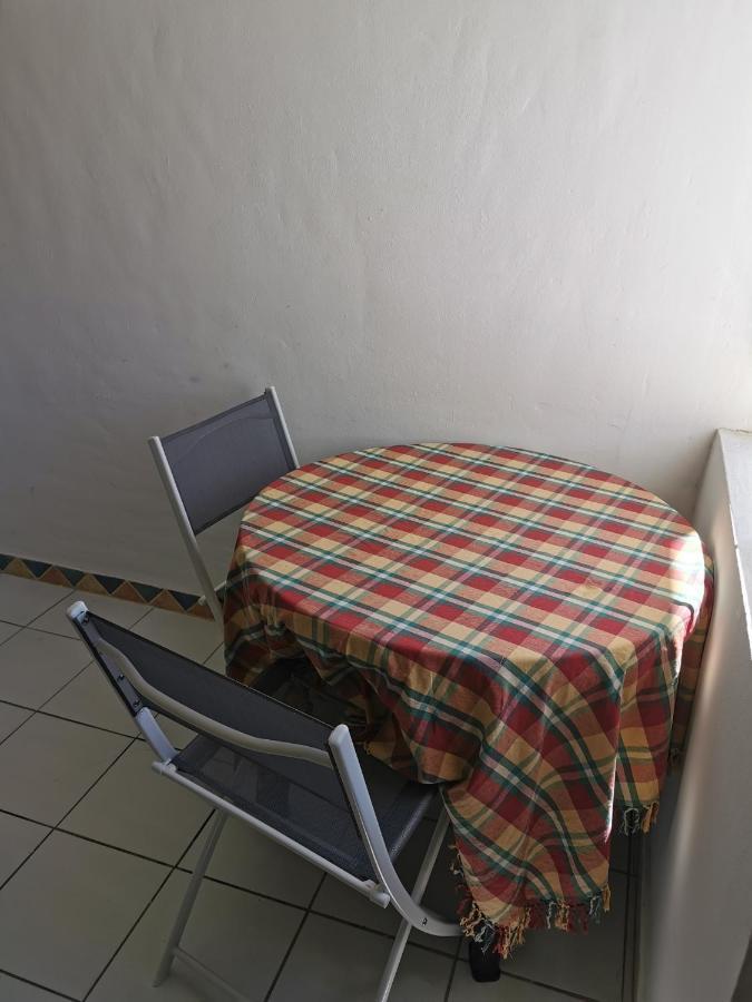 Appartement lumineux 2 chambres à 1mn de la plage Le Gosier  Esterno foto