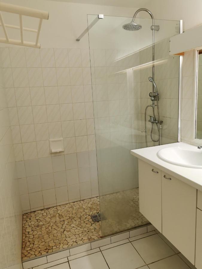 Appartement lumineux 2 chambres à 1mn de la plage Le Gosier  Esterno foto