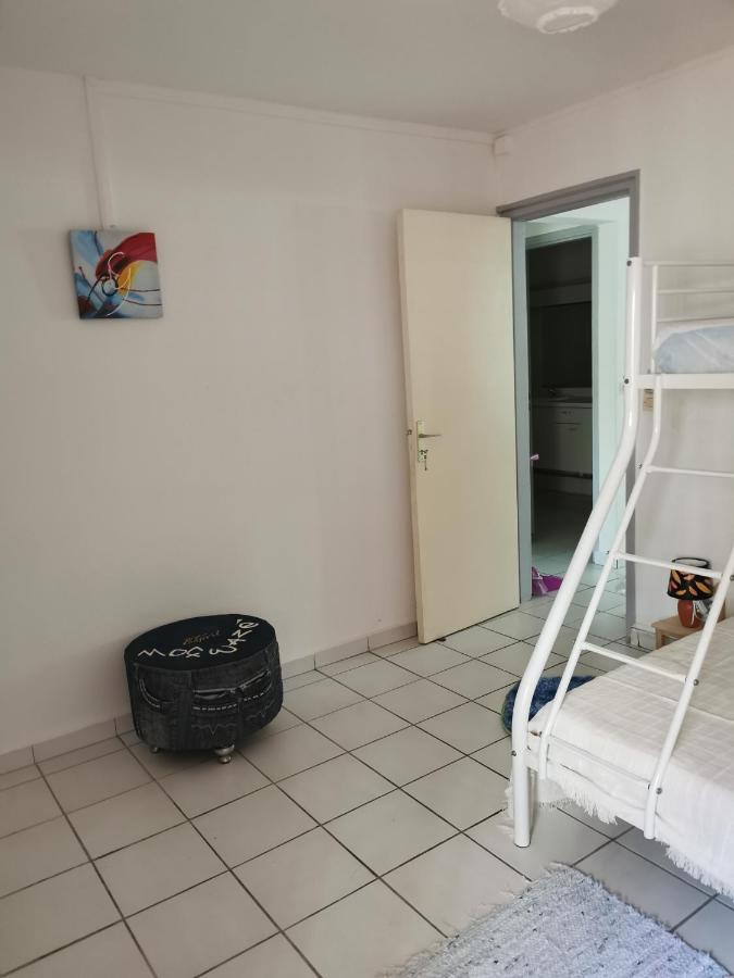 Appartement lumineux 2 chambres à 1mn de la plage Le Gosier  Esterno foto